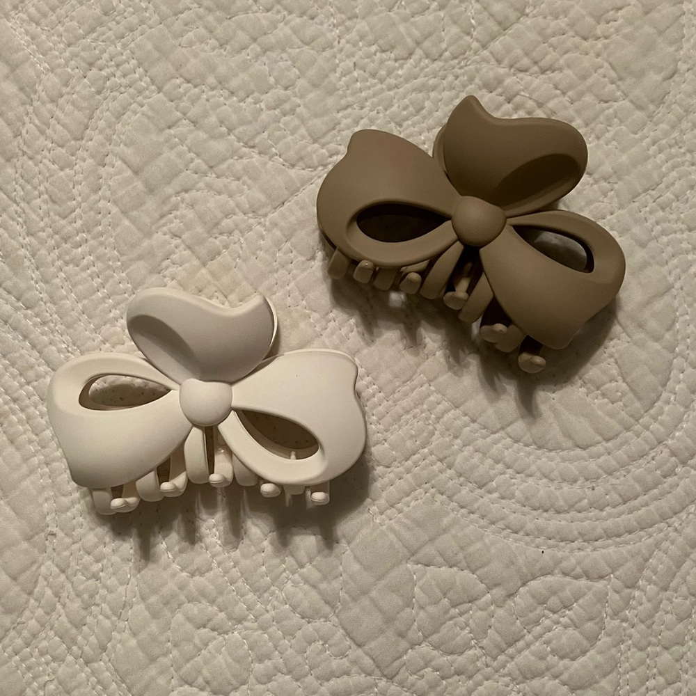 Set of Two Bow Hair Clips in White and Tan
